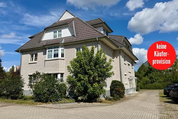 HORN IMMOBILIEN++ نوبراندنبورغ، شقة تمليك مشرقة من 3 غرف مع شرفة، وموقف سيارات، ومطبخ مجهز
-مؤجرة-