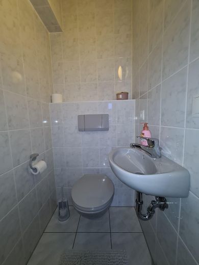 Lebenswertes & Hochwertiges Wohnen mit Blick auf den Rhein – Gäste-WC
