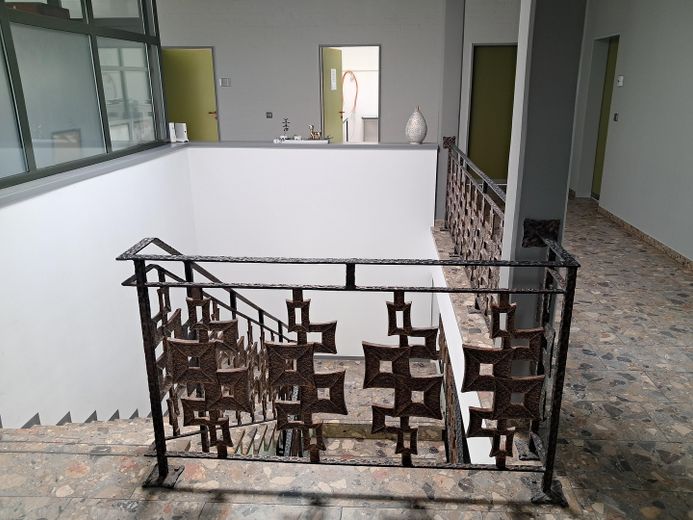 Verwaltungsgebäude, bei Bedarf mit kleiner Halle, Ortsteil 53577 Neustadt/Wied, zu vermieten – Flur Treppenhaus OG