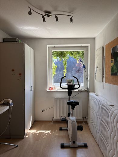 Gepflegtes Reihenmittelhaus mit Dachstudio, Südgarten und flexibler Raumaufteilung – Kind 2