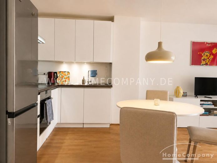 Hochwertig möblierte 2-Zimmer-Wohnung mit Balkon – 4739249a6e276fa08ec75e233e99f6a767a93926.jpg