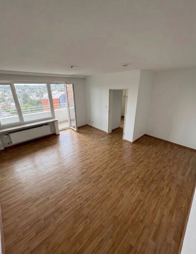 Frisch sanierte 1-Zimmer-Wohnung mit Weitblick über Elmshorn – Wohnzimmer