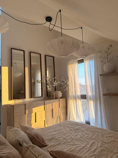 Exklusive neuwertige Traumwohnung: Klimatisiert, voll möbeliert - – Haupt-Schlafzimmer