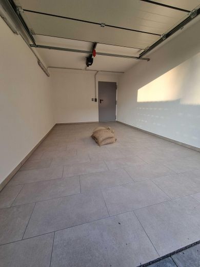 Haus statt Wohnung: 3-ZKB+Garten+Terrasse+Garagen – Garage