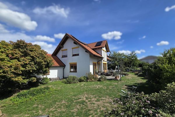 Provisionsfrei: Architektenhaus mit Garten – 5 Zimmer, Büro, Garage & Carport