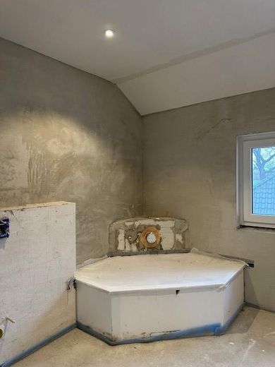 Hochwertige Doppelhaushälfte in 21709 Düdenbüttel bei Stade – Bad OG mit Eckbadewanne