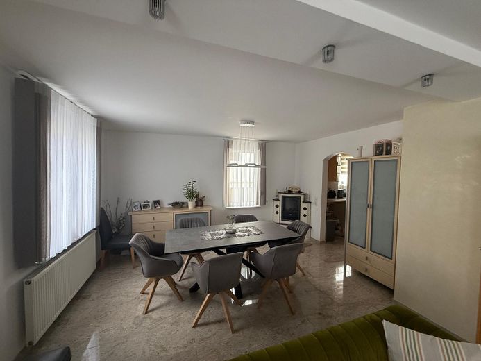 Light-filled detached house in an attractive residential area – Wohzimmer