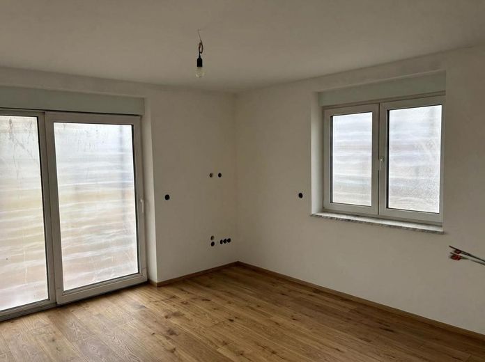 Appartamento con 3 locali al piano terra, vista mozzafiato, ampia terrazza + giardino – Schlafzimmer 
