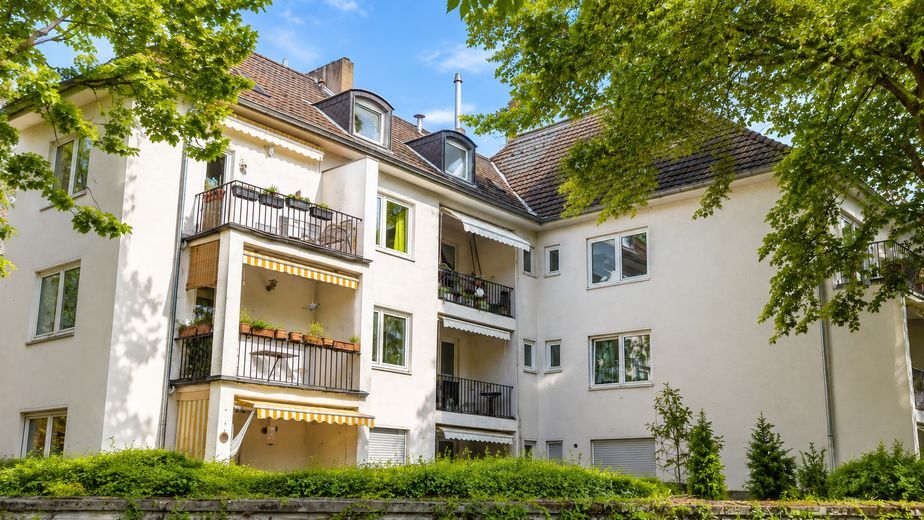 Keyifli 42 m² – merkezi konumda 2 odalı çatı katı dairesi – Rückansicht Gebäude