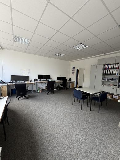 Helle Bürofläche ca. 100 m² – mit 3 Räumen und Stellplätzen – Büro 36 m²