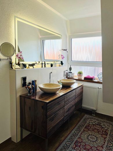 3-Zimmer-Maisonette mit Süd-West-Loggia & Blick über Nürnberg – Badezimmer