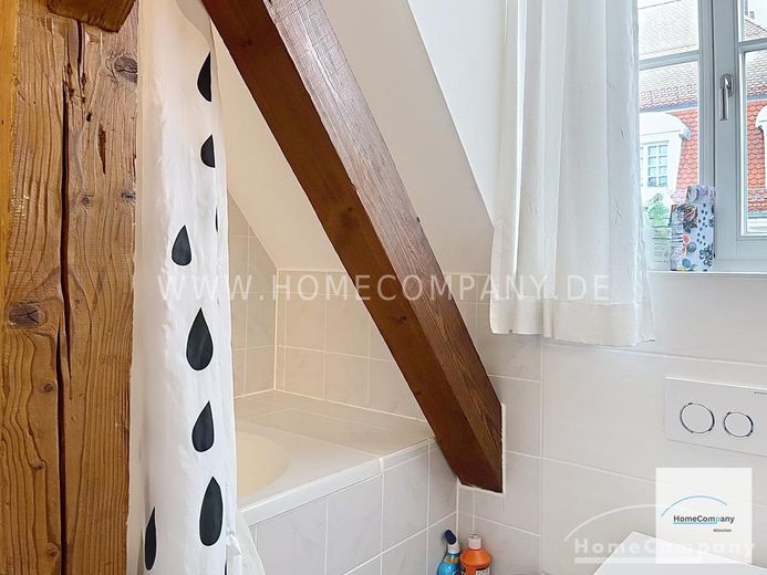 Helle, modern möblierte 1,5-Zimmer-Dachgeschoss-Maisonette-Wohnung mit Südbalkon in Schwabing – d18bfd83f06f2f3a98dfc754a8d21f34c932ac11.jpg