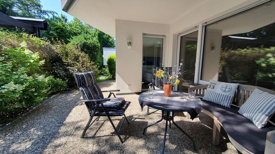 Detached house with granny apartment, pool and large garden in Remscheid Süd – Einliegerwohnung Terrasse