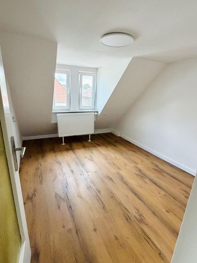Zimmer m. Einbauschränken 2.OG
