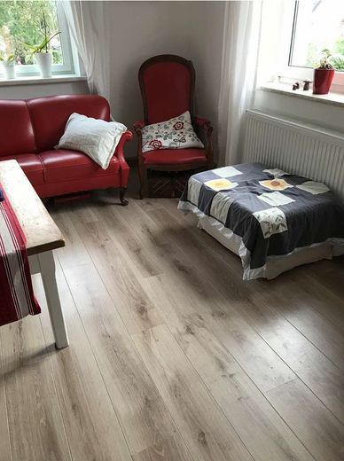 Vermietetes Reihenendhaus | *provisionsfrei* | 800m zur Ostsee | Niendorf/Hohenkirchen – Wohnzimmer links