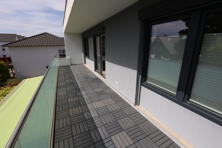 Hochwertiges, modernes Einfamilienhaus | Großer Garten | Sanierung 2014 | Klimaanlage | PV-Anlage – Balkon am Schlafzimmer