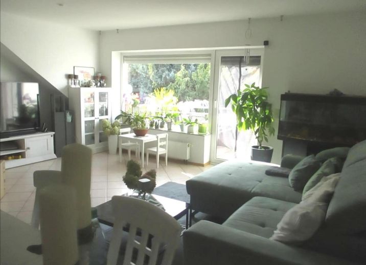 3-Zi.Wohnung mit Balkon, Atelierzimmer, kl. Garten, Gartenhaus u. Garage im 4.Fam. Haus – 3 Zimmer, Balkon & Garten