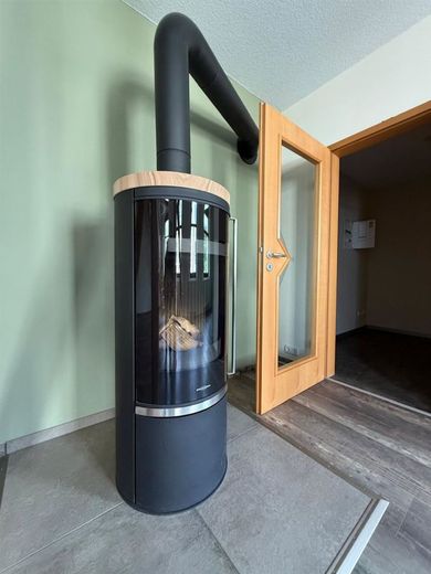 Großzügiges 8-Zimmer EFH mit wunderschönem Garten, Kamin und Einliegerwohnung – Kamin