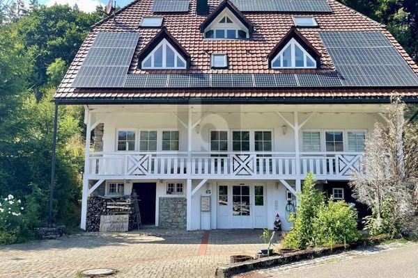 LANDHAUS MIT PANORAMASICHT