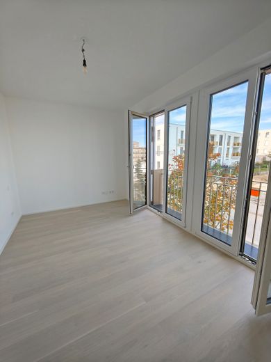 2 Zi-Wohnung Erstbezug ab 1.11. fußläufig 8 min zu U-und S-Bahn – Schlafzimmer