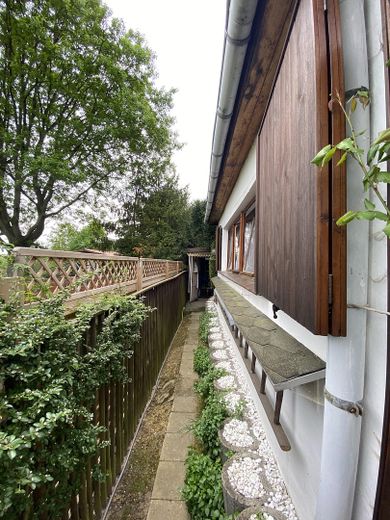 Weg zum kleinen Schuppen