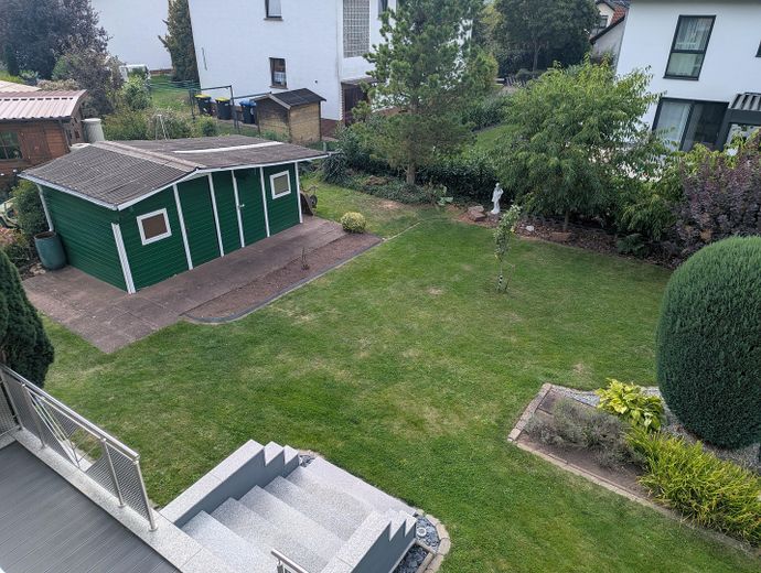 2 yaşam alanı, bahçe ve aile için bolca alan sunan geniş iki ailelik ev – Garten