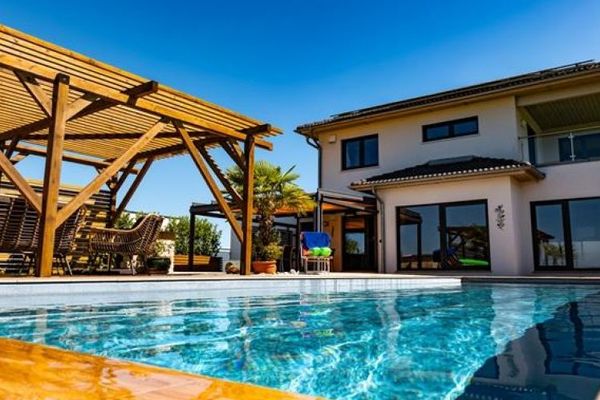 Luxusvilla mit Infinity-Pool & unverbaubarem Moselblick bis nach Luxemburg