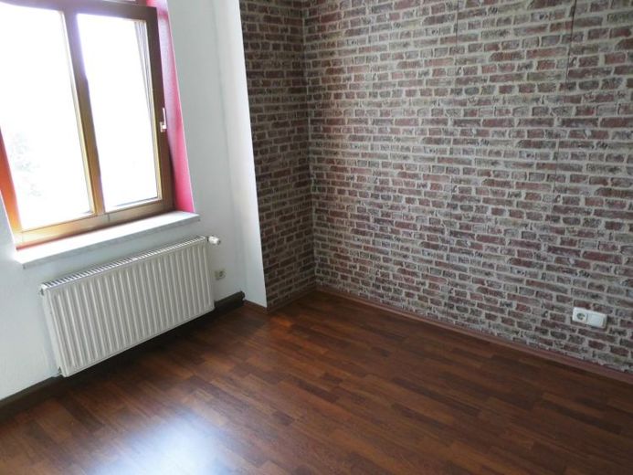 Sanierte 2-Zimmer-Dachgeschoß-Wohnung in Randlage von Reichenbach - bei Bedarf mit Einbauküche! – Foto 1