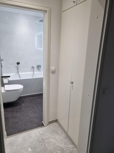 Möblierte, schön geschnittene 2-Zimmer-Wohnung mit Loggia, EBK & TG-Stellplatz am Appelhofweiher – Flur/Abstellraum