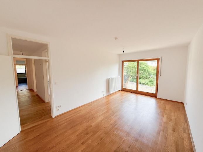Schlafzimmer mit Gartenzugang