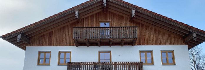 Appartamento con 4 locali al 1° piano, giardino e terrazza, nuova costruzione di 103 m2 a Fridolfing, canone di locazione senza spese 1150€ – Vorderseite