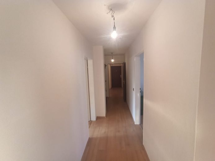 Große 4 Zimmer WHG mit Dachterrasse in bester Lage mit Stellplatz – Foto 6