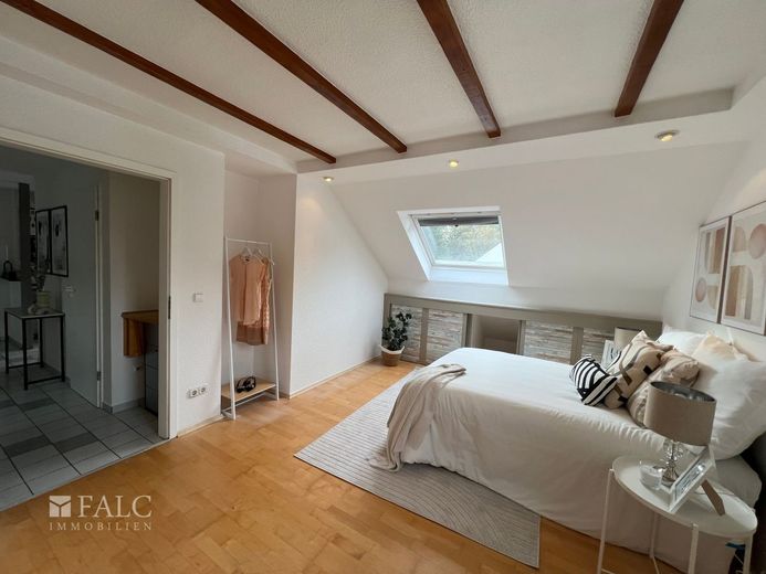 Sonnige Dachgeschosswohnung in Bestlage - Essen Bergerhausen – Schlafzimmer