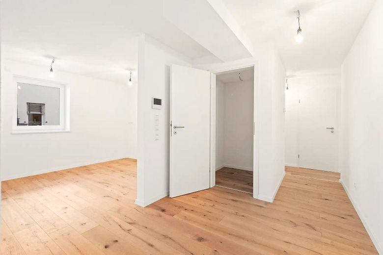 3,5-Zi.-EG-Wohnung, Erstbezug nach Kernsanierung – bis zu 45.000 € KfW-Zuschuss – Flur und Abstellraum