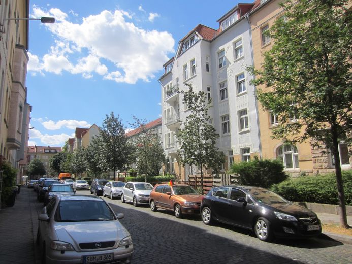 Attraktive, sehr schön möblierte 3-Zimmer Wohnung in Erfurt – Straßenansicht