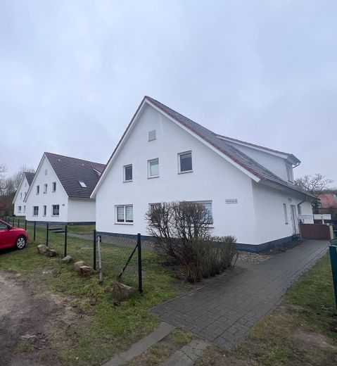 Renovierte 3- Zimmer Erdgeschosswohnung mit EBK in ruhiger Lage in 23974 Neuburg – Wohnanlage