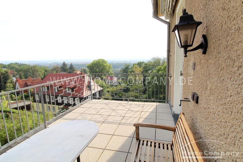 20330G HomeCompany Dresden Möbliert/Furnished 2-Zimmer Apartment mit phantastischer Aussicht über die Stadt am Loschwitzer Elbhang, grosse Dachterrasse max. 2 Personen – 53d4732cf8cdf6cd13bfcbb4d7db0cd3f0cb5ba0.jpg