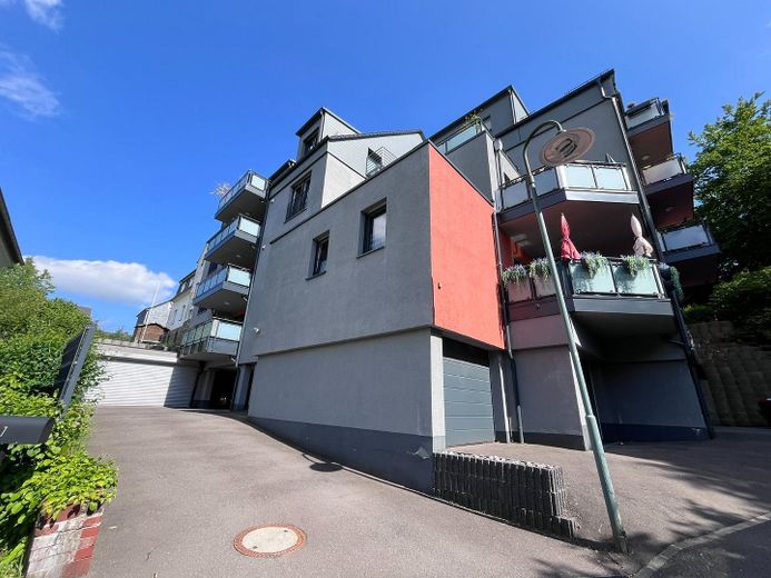 Piso accesible de 3 habitaciones en ubicación céntrica con balcón y vistas a zonas verdes – Ansicht unten