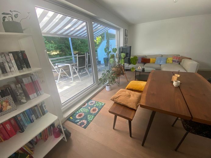 Wohnzimmer mit Terrasse