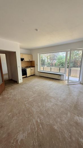 Schöne helle 1,5 Zimmer Wohnung mit großem Balkon - sofort wohlfühlen – Wohnzimmer