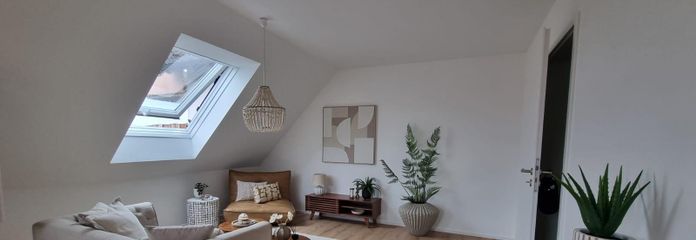 Ein Zuhause zum Wohlfühlen – frisch renovierte Dachgeschosswohnung im Bochumer Süden – Wohnzimmer
