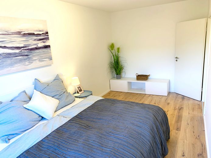 Wohnen auf Zeit: Kernsanierte 2,5-Zimmer-Wohnung mit Südwest-Balkon in Rahlstedt – Schlafzimmer Ansicht 2