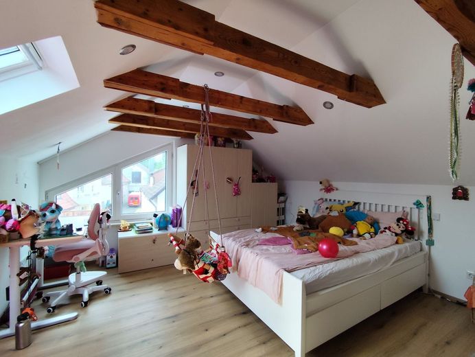 Ihre Wohlfühloase in Bischberg: Modernisiertes Platzwunder, Kaminzauber und XXL-Terrasse! – DG Kinderzimmer Ansicht 1