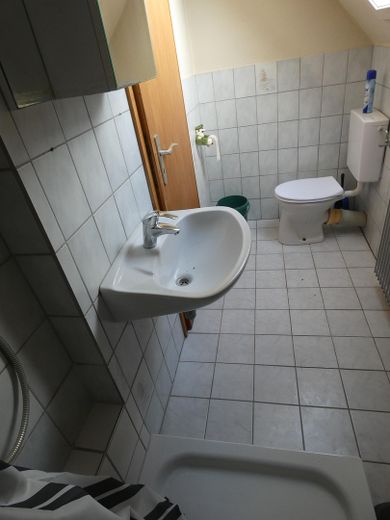 Mehrfamilienhaus mit Südlage und traumhaftem Ausblick – Bad/WC DG