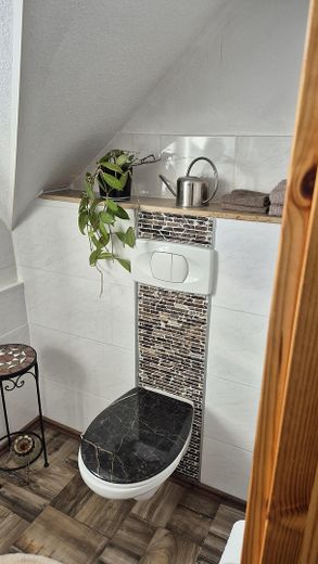 Charmantes Einfamilienhaus in ruhiger zentraler Lage – WC OG2