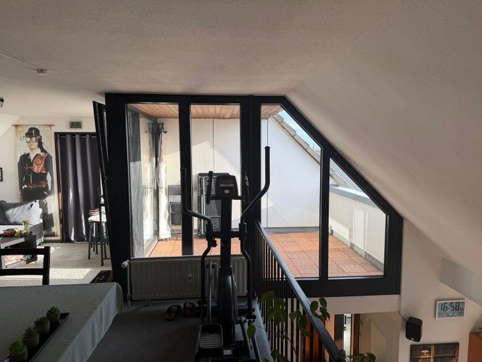 Maisonette di 5,5 locali con ampio soppalco, terrazza sul tetto e vista panoramica su Wülfrath - senza commissioni – Aufgang Empore