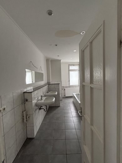 2 Zimmer Wohnung in zentraler Lage – Badezimmer 2