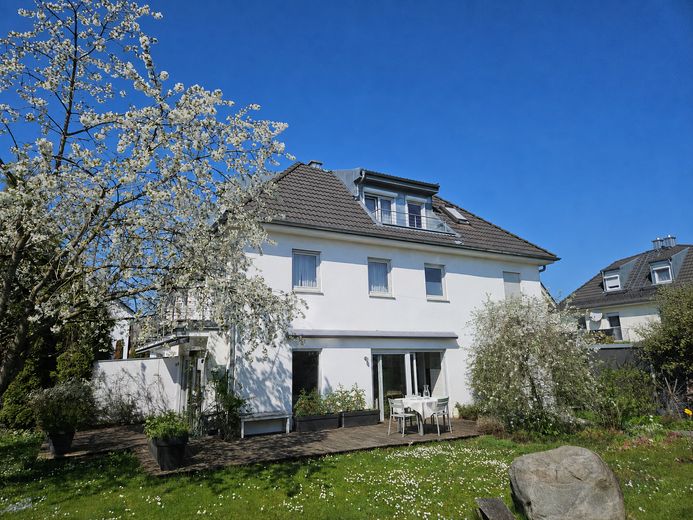 Doppelhaushälfte in München-Untermenzing - familienfreundlich, nachhaltig, durchdacht – Blick von Osten