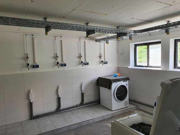 Topsanierte 3-Raum-Wohnung mit Balkon und sehr schöner Einbauküche – Waschmaschinenraum