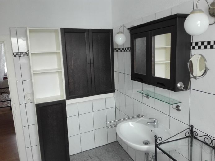 Solingen Ohligs'te yatırım, genişletme potansiyelli 3 ailelik ev – Bad